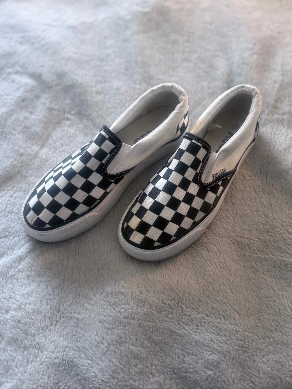 Mudd Women's Size 7.5 Poppy-01L Slip-On Sneakers | Black & White Checkered Flats
